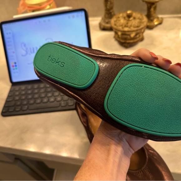 Limited Edition Raspberry Truffle Tieks - Picture 7 of 8